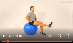 Bilde av øvelsen "Sittende knestrekk på en terapiball" (2) - Klikk for å se videoinstruksjon på Exorlive.com sine egne sider